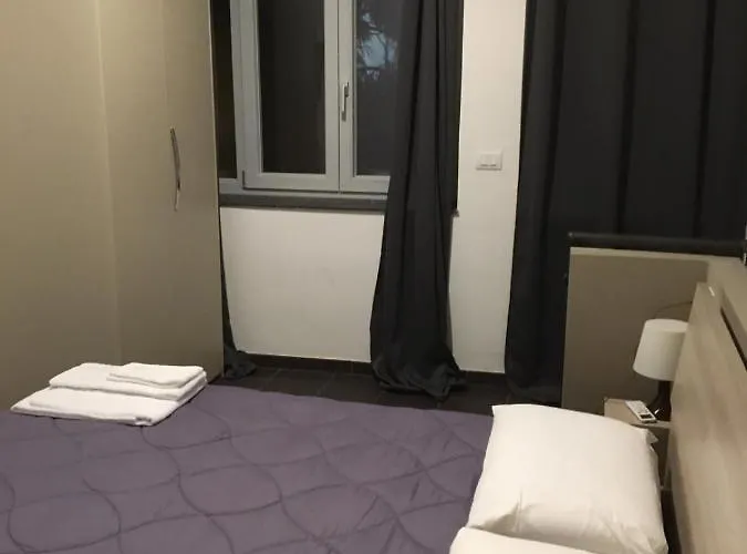 Hh Hermoso Housing 3* فالينزا